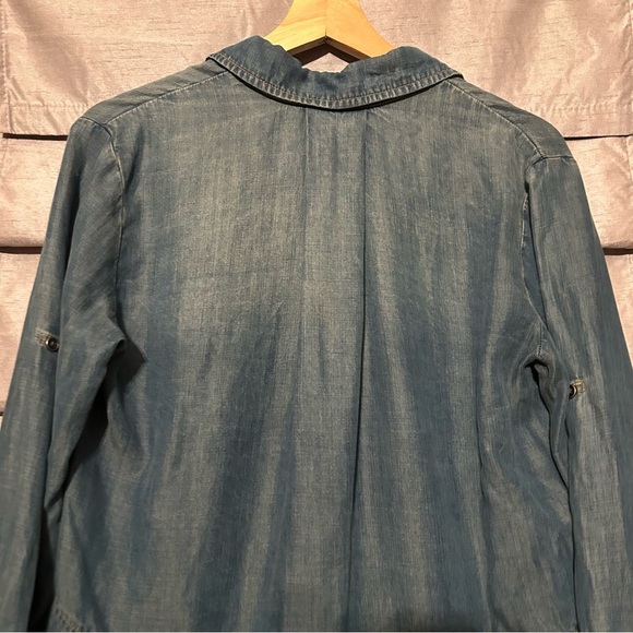 Anthropologie Cloth & Stone Women's Split Back Chambray Top Size‎ S Button Up - Picture 8 of 10